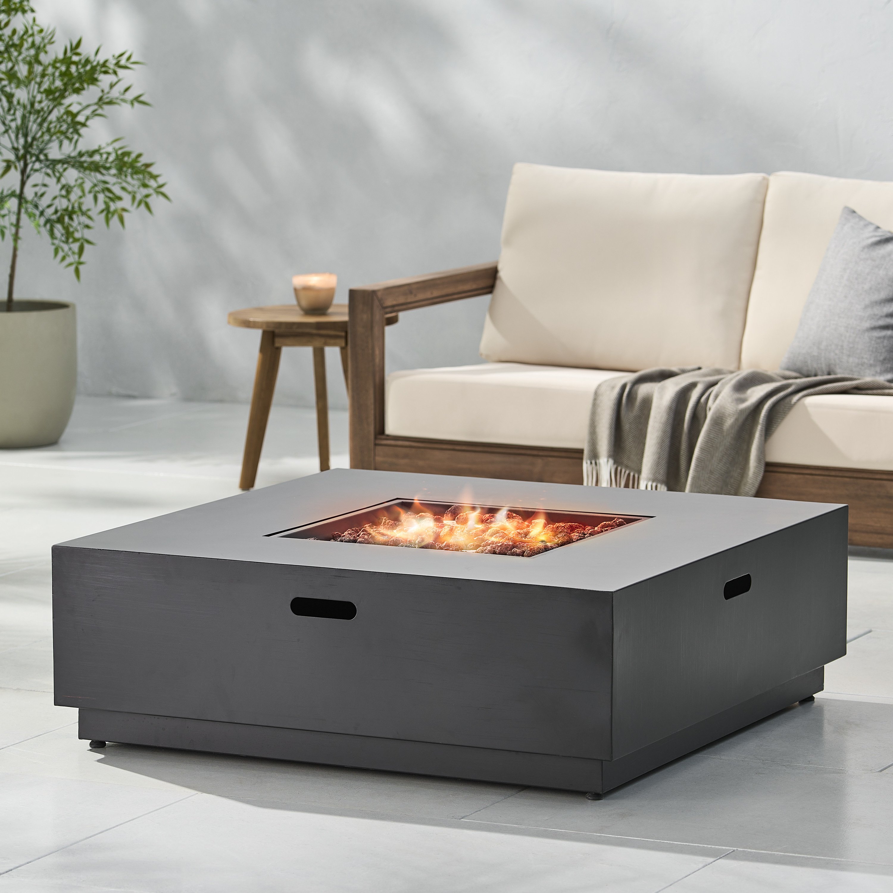 40'' SQUARE IRON FIRE PIT - 50 000 BTU 40'' SQUARE IRON FIRE PIT - 50 000 BTU